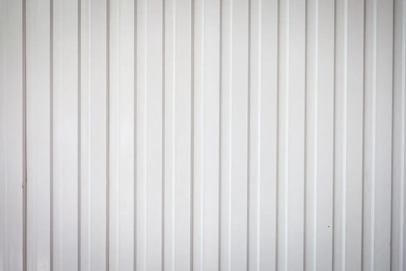 Bitte sende mir den vollständigen Beschreibungstext, den ich auf Deutsch umformulieren soll.